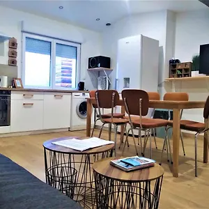 https://logement-5-personnes-1-min-pied-hypercentre-2-chambres-doubles.midi-pyreneeshotels.com