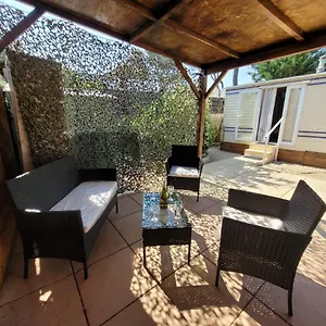 https://charmant-mobil-home-2-a-4-personnes-camping1-les-arbouses.fr-provencehotel.com